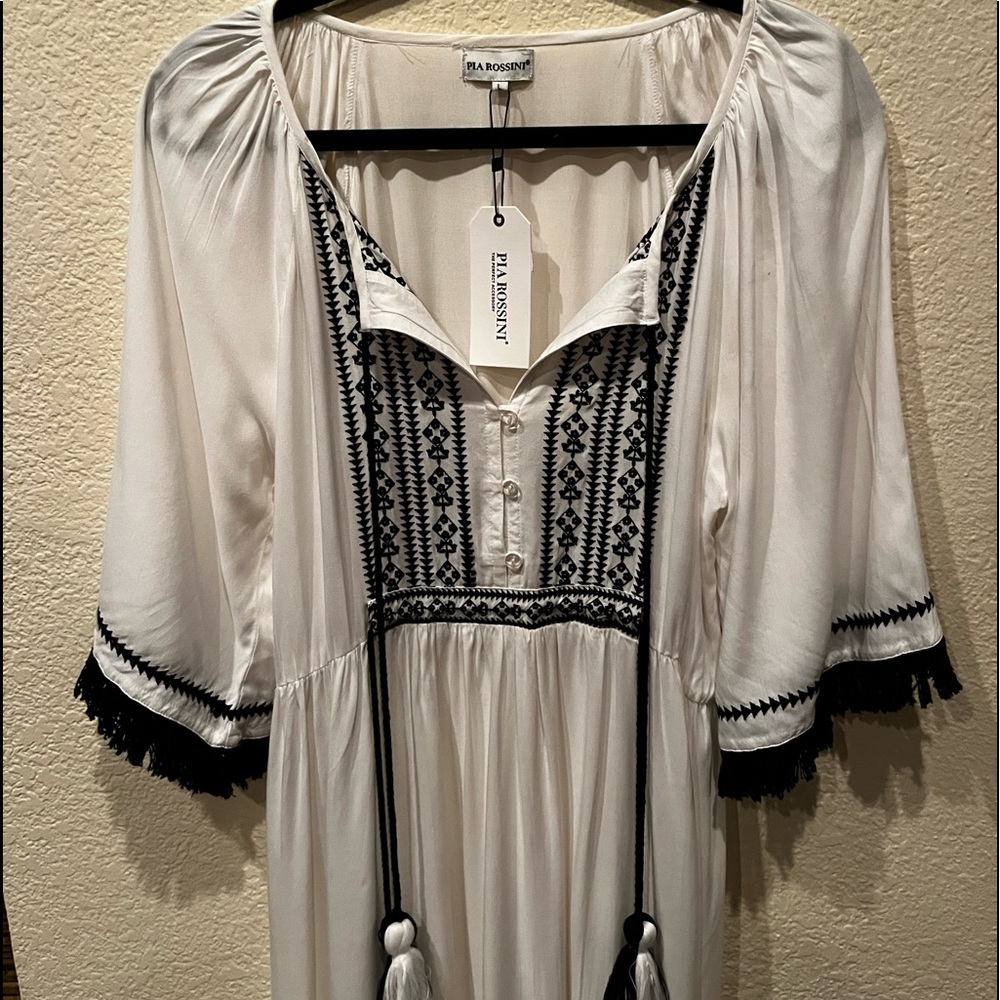 NWT Pia Rossini Kaisa Dress Cover up. Large